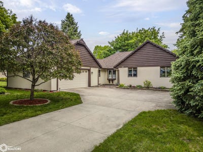/international/us/1021-15th-street-se-mason-city-ia-110108223156/