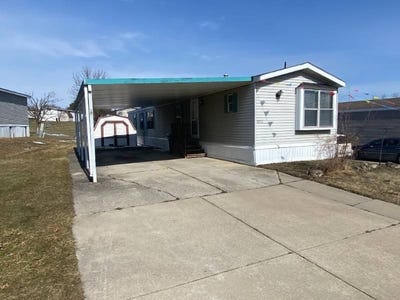 /international/us/4215-deems-st-milford-mi-110107637659/