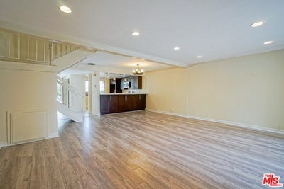 /international/us/5760-owensmouth-ave-woodland-hills-ca-110106980401/