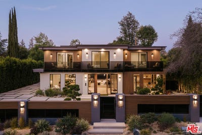 /international/us/5244-tampa-ave-tarzana-ca-110108691815/
