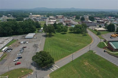 /international/us/woltz-street-dobson-nc-110107633649/