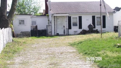 /international/us/8-east-c-street-belleville-al-110107351752/