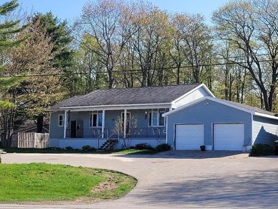 /international/us/6414-w-mi-80-hwy-kinross-mi-110108397686/