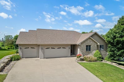 /international/us/1601-raspberry-lane-mount-horeb-wi-110100445423/