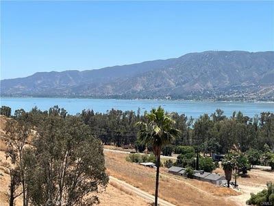 /international/us/skyline-lake-elsinore-al-110102279584/