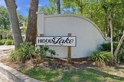 /international/us/15-hidden-lake-court-savannah-ga-110107846367/