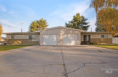 /international/us/2211-2215-crest-ave-twin-falls-id-110120029757/