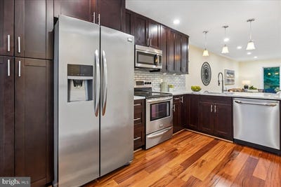 /international/us/8562-springfield-oaks-drive-springfield-va-110109826338/