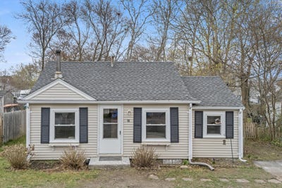 /international/us/10-3rd-avenue-wareham-ma-110107574328/