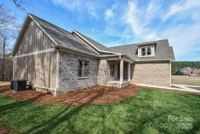 /international/us/1202-louise-lane-albemarle-nc-110100893841/