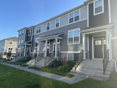 /international/us/14945-s-mccarthy-circle-plainfield-il-110108353293/