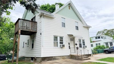 /international/us/89-adelaide-avenue-warwick-ri-110108223210/