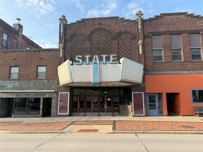 /international/us/316-eau-claire-street-eau-claire-wi-110120487890/