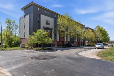 /international/us/301-mill-reserve-dr-waukesha-wi-110107923943/