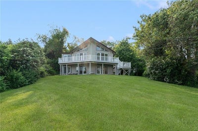 /international/us/117-indian-avenue-portsmouth-ri-110106330726/