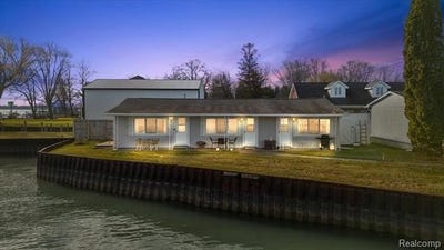 /international/us/9287-n-river-road-clay-twp-mi-110104091731/