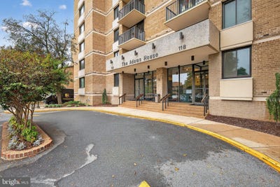 /international/us/118-monroe-street-rockville-md-110102652502/