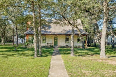 /international/us/226-cedar-hills-dr-elgin-tx-110120465277/