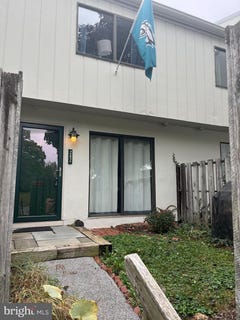 /international/us/242-summit-house-west-chester-pa-110107955443/
