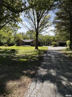 /international/us/5915-long-creek-drive-rochester-il-110107935632/