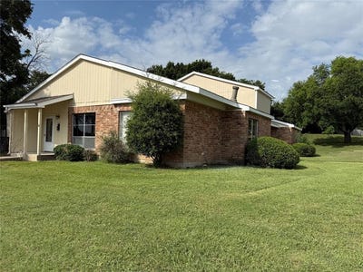 /international/us/8827-n-normandale-street-fort-worth-tx-110100744840/