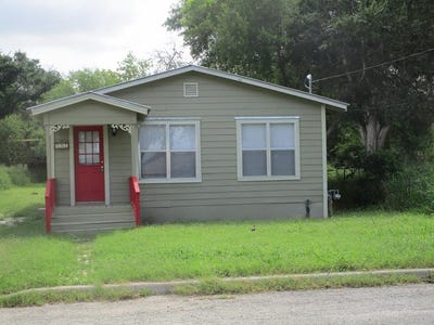 /international/us/602-n-filmore-beeville-tx-110100751607/