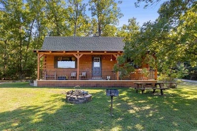 /international/us/cabins-1-2-star-falls-ln-at-highway-175-cherokee-village-ar-110096312084/