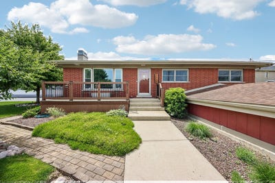 /international/us/5135-155th-street-oak-forest-il-110108552476/