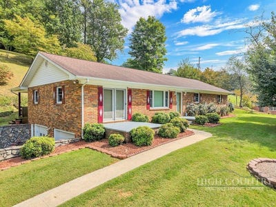 /international/us/6762-hwy-421-n-vilas-nc-110119988724/