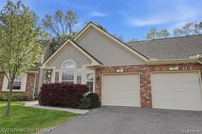 /international/us/1021-willowood-court-fenton-mi-110107873289/