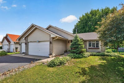/international/us/8725-queens-gardens-brooklyn-park-mn-110109143908/