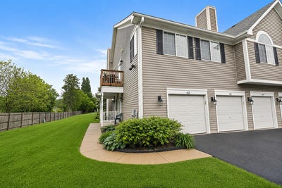 /international/us/603-silver-creek-road-woodstock-il-110108855454/
