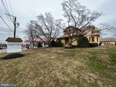/international/us/1411-welsh-road-lansdale-pa-110098908372/