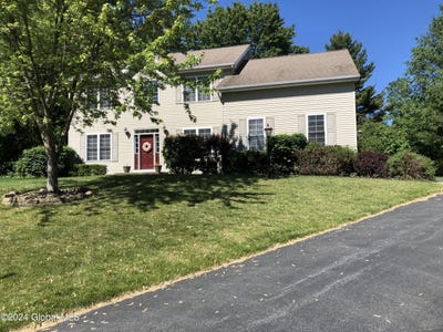 /international/us/7-clear-water-court-clifton-park-ny-110105394297/