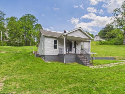 /international/us/3402-harrison-avenue-elkins-wv-110108256385/