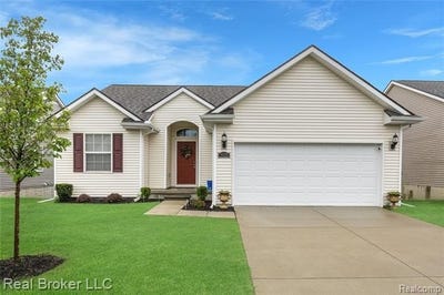 /international/us/4428-cross-creek-boulevard-burton-mi-110099848900/
