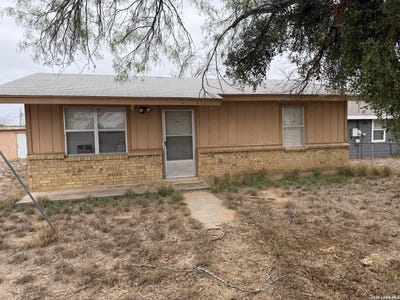 /international/us/405-n-14th-st-carrizo-springs-tx-110107243819/