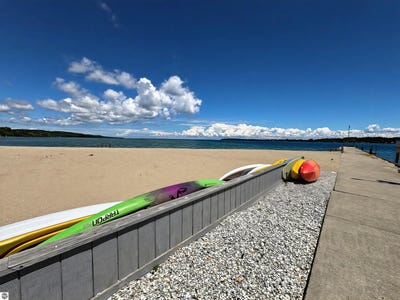 /international/us/762-n-waypoint-circle-suttons-bay-mi-110105034040/