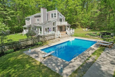 /international/us/24-fowler-street-upton-ma-110108198903/