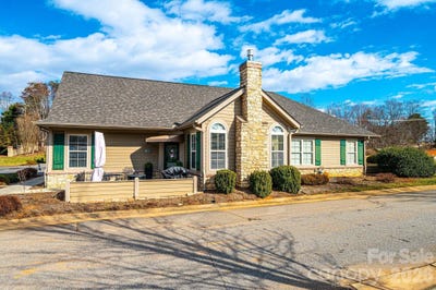 /international/us/823-wynnshire-drive-hickory-nc-110107609084/