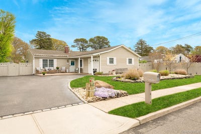 /international/us/21-eisenhower-road-centereach-ny-110107985023/