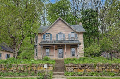 /international/us/748-dewey-avenue-galena-il-110107854097/