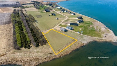 /international/us/tbd-greg-s-drive-lake-preston-sd-110107544311/