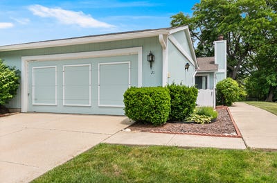 /international/us/21-wake-robin-court-woodridge-il-110108713483/