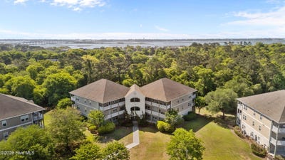 /international/us/200-lighthouse-lane-cedar-point-nc-110107925520/