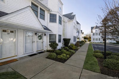 /international/us/22-ridgewood-drive-wantagh-ny-110106151319/
