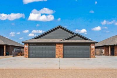 /international/us/704-hillshire-avenue-wolfforth-tx-110109378638/