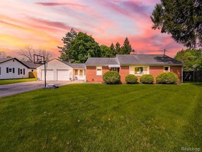 /international/us/2751-marlington-road-waterford-twp-mi-110108252002/
