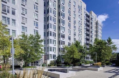 /international/us/40-28-college-point-boulevard-flushing-ny-110107608998/