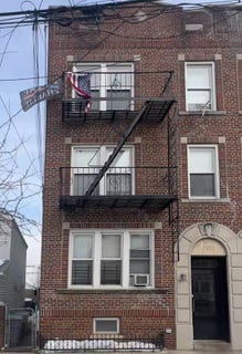 /international/us/78-11-73rd-pl-glendale-ny-110108586401/?lang=de
